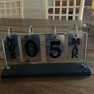 Calendar decor